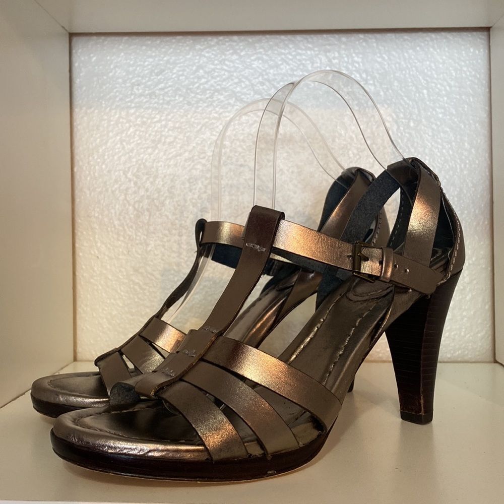 Boden Womens Metallic Pewter T Strap Heel Sandals - Picture 9 of 14